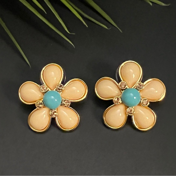Joan Rivers Jewelry - NEW Joan Rivers Flower Blossom Button Earrings